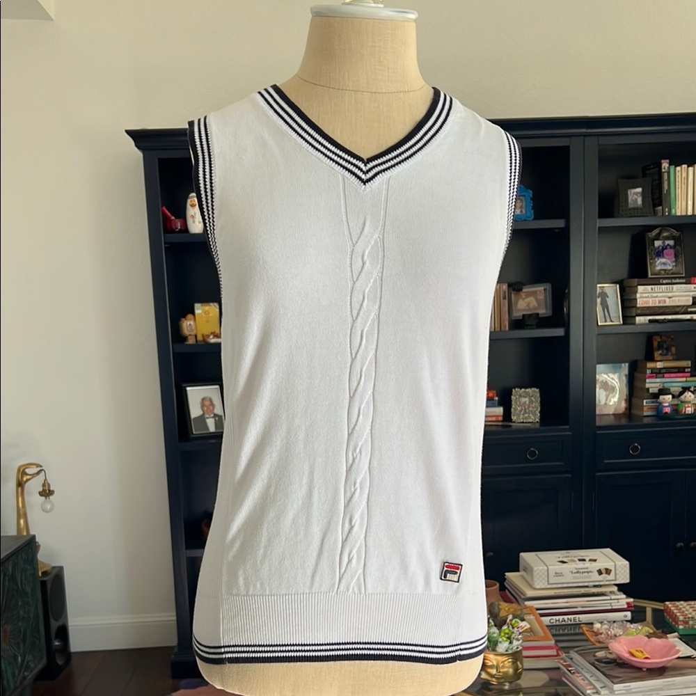 Men’s Fila white with blue trim cable knit vest size S